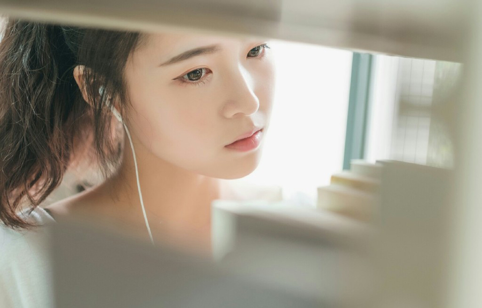 我们为什么需要美女，可能她们改变你的生活习性，让人感这个世界充满期待，虽然当你觉得期待的东西就要得到的时候，她们马上去普度众生，让其他人觉得生活充满期待。——韩寒《像少年啦飞驰》